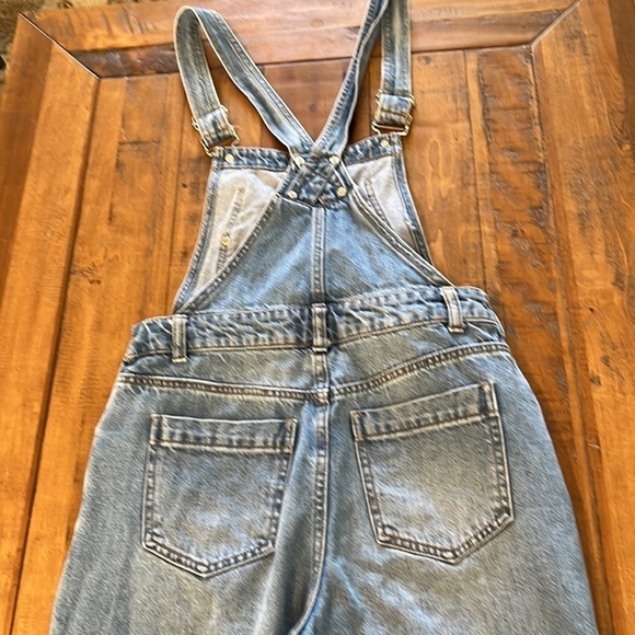 Forever 21 jean overalls, size XS, adjustable straps . In good condition - Picture 6 of 7